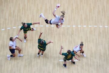 Es un pájaro, es un avión, es … ¡Kristine Breistoel del equipo de balonmano que representa a Noruega! En esta foto, el fotógrafo de Getty Images Richard Heathcoate cronometró el uso de su cámara remota perfectamente para capturar a Breistoel mientras se eleva hacia la meta durante el partido de balonmano del Grupo A de la Ronda Preliminar Femenina entre Montenegro y Noruega en el sexto día de los Juegos Olímpicos de Tokio 2020.