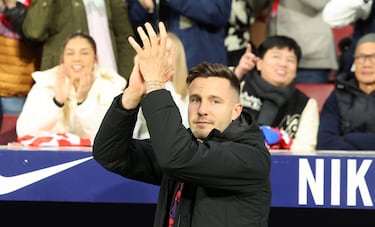 El 8 de diciembre de 2024 Saúl volvía a pisar el Metropolitano, esta lo haría como visitante, siendo futbolista del Sevilla. Tanto en el momento en el que fue anunciado en los prolegómenos del partido como en el momento en el que saltó al césped recibió una ovación del estadio, tal y como dijo Simeone en la rueda de prensa previa al partido.