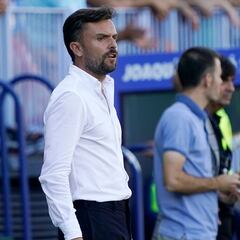 Rubén Albés: “Nos vamos frustrados; la expulsión ha condicionado el partido”