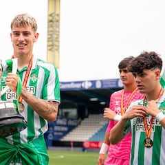 De Roa, un campeón juvenil como novedad del Betis para Zagreb