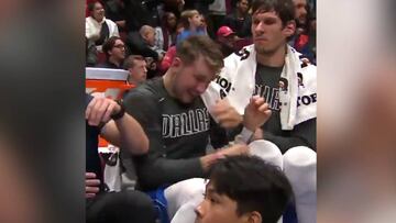 La mano de Marjanovic envolviendo la cabeza de Doncic que ya es viral