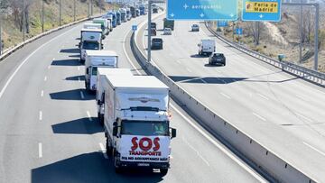 Archivo - Varios camiones en la carretera M-40, durante una marcha lenta por las principales v&iacute;as de Madrid para protestar por los problemas que sufre el sector, a 14 de diciembre de 2021