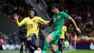 Soccer Football - International Friendly - Ecuador v Iraq - Metropolitano, Madrid, Spain - November 12, 2022   Ecuador's Gonzalo Plata in action with Iraq's Munaf Younus REUTERS/Violeta Santos Moura