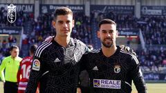 Raúl Fernández y Caro vestidos de negro.