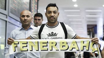 Marco Fabi&aacute;n ya presume los colores del Fenerbahce