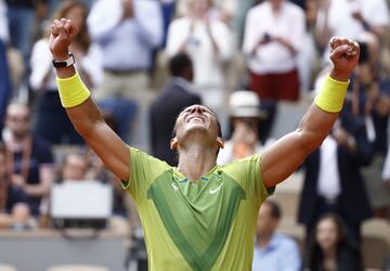 Rafa Nadal celebrando su 14º Roland Garros, después de vencer a Casper Ruud por 6-3, 6-3, 6-0.