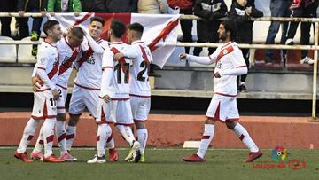 De Tom&aacute;s celebra uno de sus tres goles al Lorca.