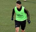 James hace práctica completa en día con hinchas del Madrid