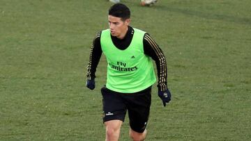 James hace práctica completa en día con hinchas del Madrid
