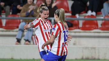 ALCALÁ DE HENARES (MADRID), 11/03/2026.- La jugadora del Atlético de Madrid Gio Garbelini (dcha) celebra el 1-0 conseguido durante el partido de ida de las semifinales de la Copa de la Reina entre el Atlético de Madrid y el Costa Adeje Tenerife, este miércoles en el Centro Deportivo Cívitas Alcalá de Henares. EFE/Víctor Lerena