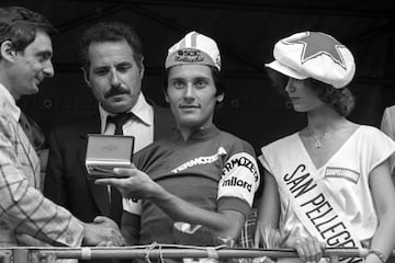 Sus duelos con Francesco Moser le llevaron a ganar dos veces el Giro (1979 y 1983), un total de 24 etapas y vestir la maglia rosa 51 días. En la imagen, Moser posa con el Giro de 1979.