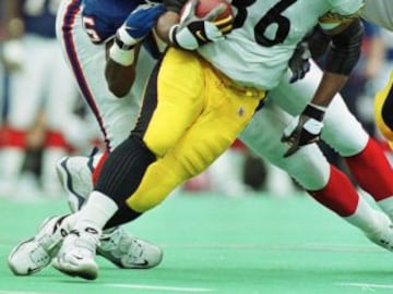 Sobran las presentaciones. Uno de los mejores corredores de todos los tiempos: 6 veces Pro Bowl, dos veces en el primer equipo All-Pro, una en el segundo equipo, campeón de la Super Bowl con los Steelers, Rookie ofensivo del año en 1993, Jugador de vuelta del año en 1996, 3 veces MVP de los Steelers (equipo que retiró su dorsal) y una vez de los Rams, sexto en yardas de carrera totales de la historia de la NFL... ¿Hace falta seguir? El Hall of Fame ya tiene su Autobús.