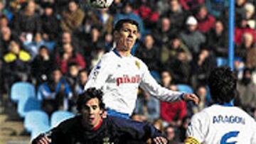 <b>NO ENCAJA</B>. La entrada de Galca en el centro del campo no le ha resultado a Flores como quería.