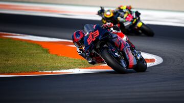 Marc Márquez rodando con su nueva moto en Cheste, Valencia. 