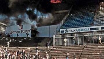 <b>CAMPO INCENDIARIO. </b>Aquella noche de 1991 pasará a la historia del Murcia por todo lo que pasó en Riazor.