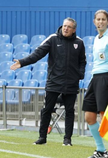 El entrenador del Athletic femenino Joseba Aguirre.