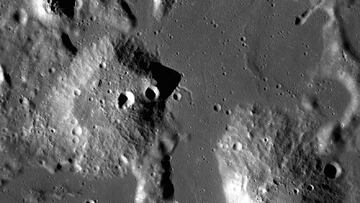 Hallan misteriosos montículos en la Luna