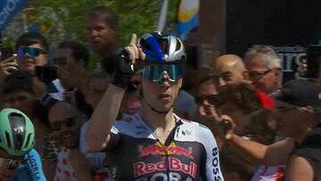 Roger Adrià vence en el Alto del Castillo que dejó por los suelos a Del Toro y Ciccone