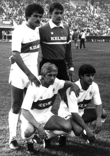 Temporada en el Real Madrid: 1983/84
Temporada en el Elche:1984/85