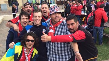 El 'falso Vardy' se anima con los sevillistas en la fanzone de Leicester