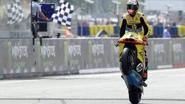 Rins entra ganador en Le Mans.