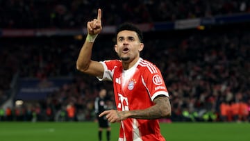 MUNICH, GERMANY - NOVEMBER 29: Luis Diaz of Bayern Munich celebrates scoring his team's second goal during the Bundesliga match between FC Bayern München and FC St. Pauli at Allianz Arena on November 29, 2025 in Munich, Germany. (Photo by Alexander Hassenstein/Getty Images)