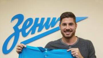 Javi Garc&iacute;a, con su nueva camiseta.