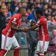 Douglas Costa podría ser baja en Champions contra el Atlético