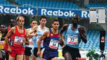 <b>DECEPCIÓN.</B> Reyes Estévez (63) defraudó en la carrera de los 1.500 metros del Trofeo Reebok.