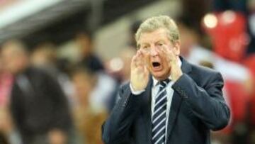 Hodgson cree que Inglaterra está "obsesionada por Rooney"