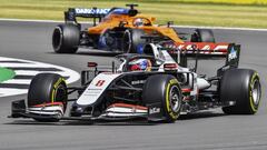 Romain Grosjean (Haas VF20) y Carlos Sainz (McLaren MCL35). Silverstone, F1 2020.