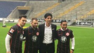 Marco Fabián fue presentado en Alemania.