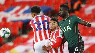 Davinson Sánchez, defensa del Tottenham, jugó los 90 minutos en la victoria de su equipo 1-3 ante el Stoke que lo clasifica a semifinales de la Carabao
