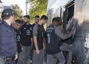 La plantilla de los Dragones Azules estuvo en el Hospital CUF de Oporto visitando a su portero Iker Casillas.