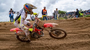 Rubén Fernández, con la Honda en el MXGP de Cerdeña.