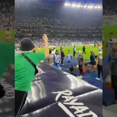 Aficionado ofende a Rodrigo Aguirre y este lo reta a verlo afuera