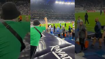 Aficionado ofende a Rodrigo Aguirre y este lo reta a verlo afuera