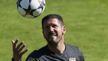 Simeone tiene a Adrián como recambio de Diego Costa