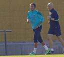 Neymar trabaja en el césped; Puyol fuera de la convocatoria