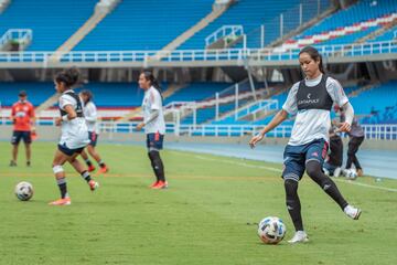 La Selección Colombia Femenina realizó su entrenamiento en el Pascual Guerrero antes del partido amistoso ante Chile, que se jugará el sábado en Cali.