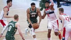 Washington (United States), 16/03/2021.- Milwaukee Bucks forward Giannis Antetokounmpo (C) drives to the basket against Washington Wizards forward Rui Hachimura (2-R) during the NBA basketball game between the Milwaukee Bucks and the Washington Wizards at Capitol One Arena in Washington, DC, USA, 15 March 2021. (Baloncesto, Estados Unidos) EFE/EPA/SHAWN THEW SHUTTERSTOCK OUT