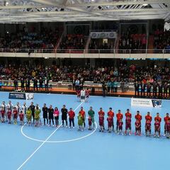 España reaparece con caras nuevas y triunfo ante Finlandia