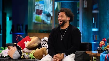 El regalo de Marcelo a David Broncano en ‘La Revuelta’: “Esto es feísimo”