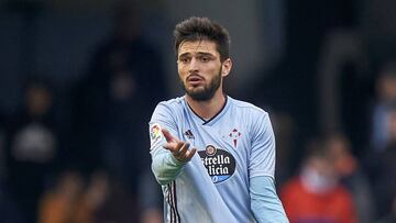 Okay Yokuslu, durante un partido con el Celta.