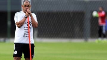 El 'Chiqui' Arce durante un entrenamiento de la selección paraguaya de fútbol.