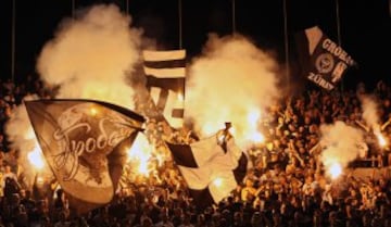 Partizan Belgrade fans light flares during the Serbian SuperLiga soccer match between Partizan and Red Star in Belgrade, Serbia, 17 September 2016. Partizan won 1-0. (Belgrado) EFE/EPA/KOCA SULEJMANOVIC