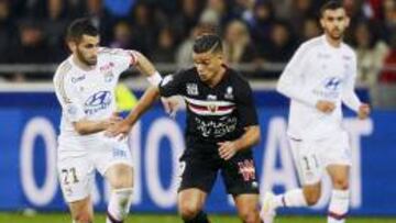 Ben Arfa frente al Olympique de Lyon.