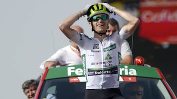 Simon Yates priva a Valverde del maillot rojo por un segundo