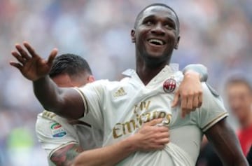 El defensa colombiano terminó siendo la gran figura del partido tras su enorme gol al minuto 96, en el clásico Milan vs. Inter que dejó un empate 2-2.