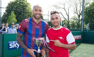 Henry junto a Hamilton.